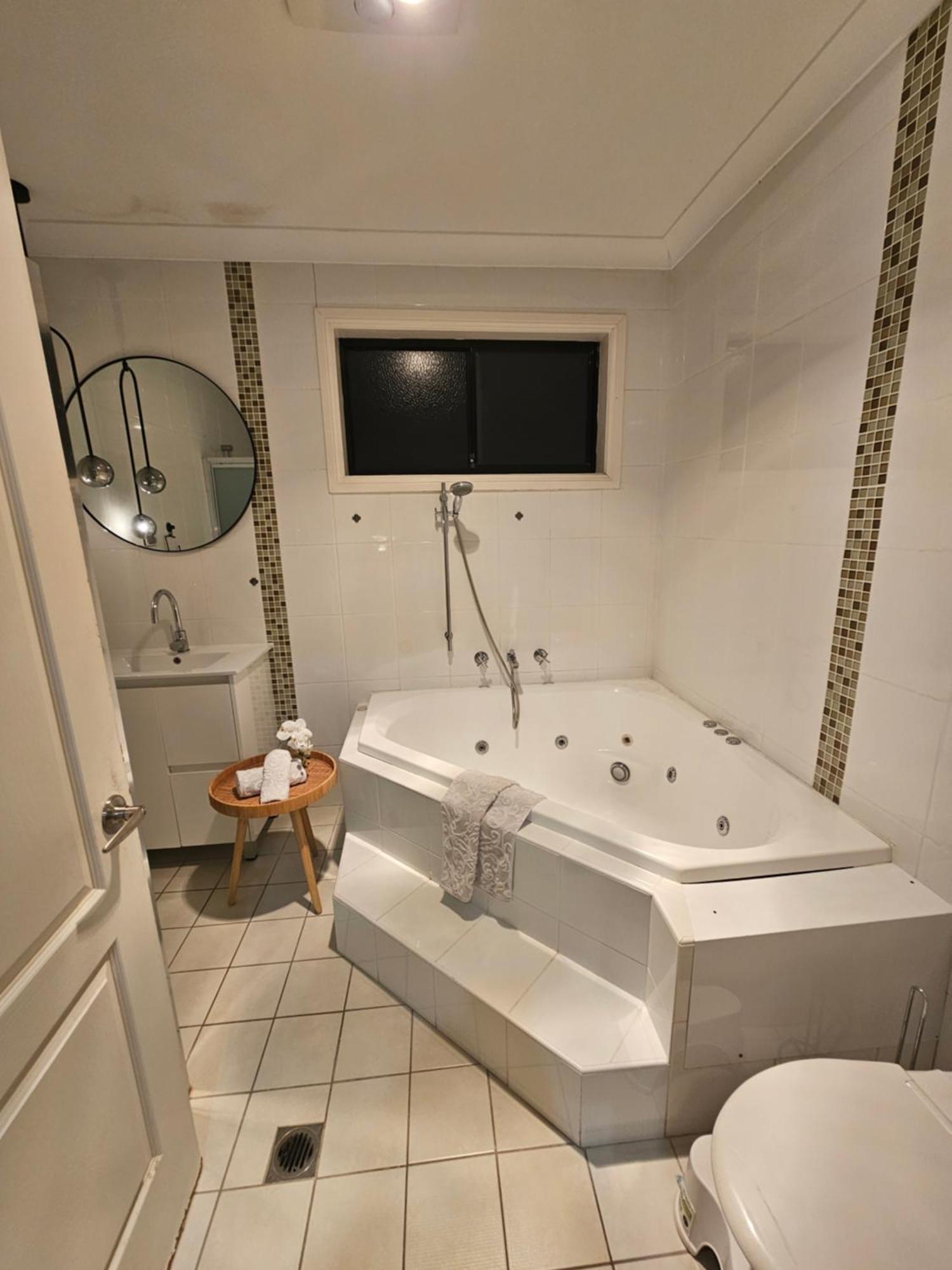 Book This Cozy Haven Room For Your Next Stay Shared Facilities Guildford Exterior foto